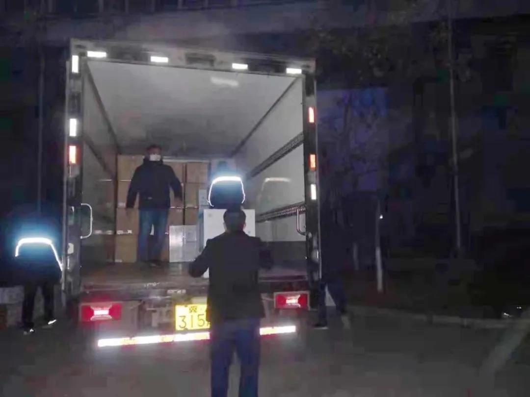 這樣深夜連續作業，已堅持了多日